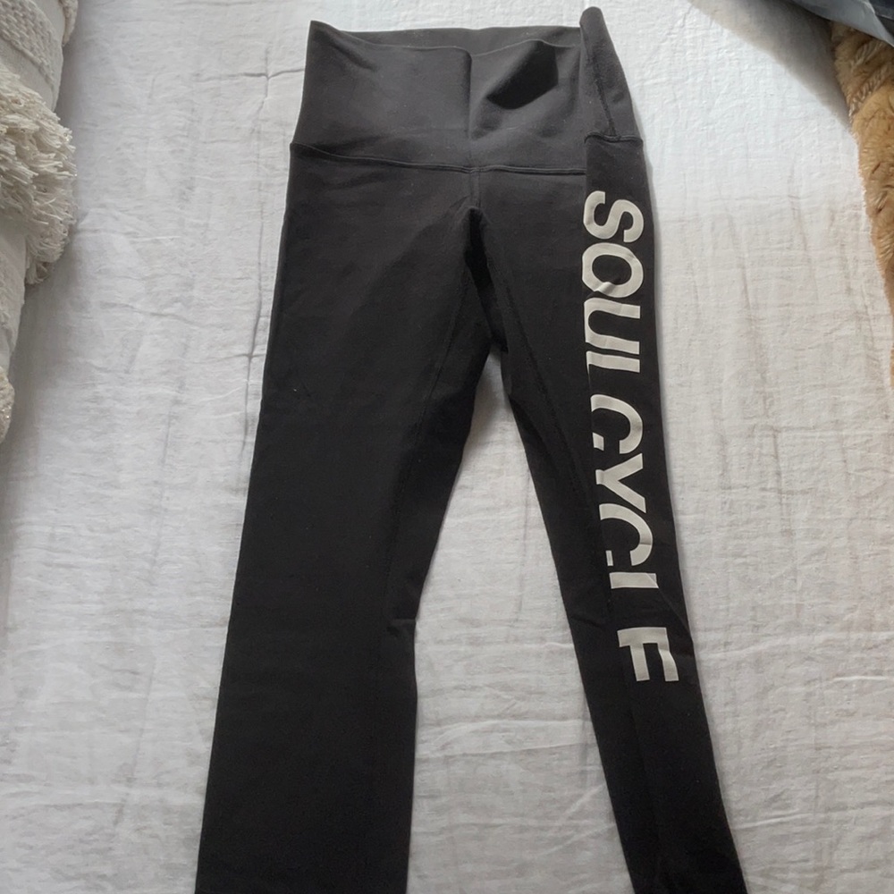 Black SoulCycle Lululemon leggings size 6